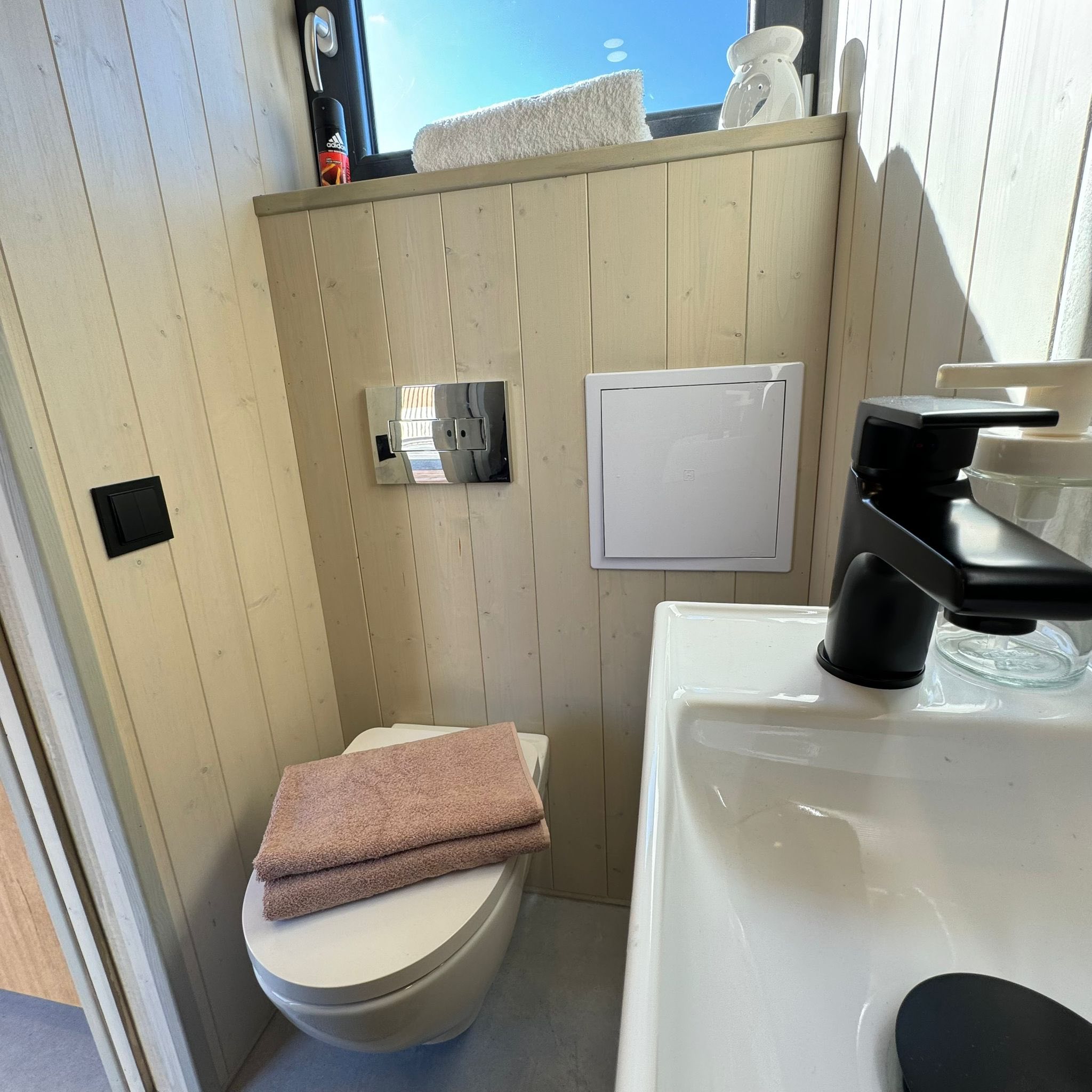 Luxury Glamping Pod Newcastle - Image 19