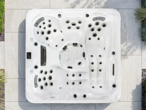 942-DL - 32 amp Sun Beach Hot Tub R10 Award Winning Insulation