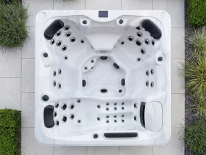 961-L - 32 amp Sun Beach Hot Tub