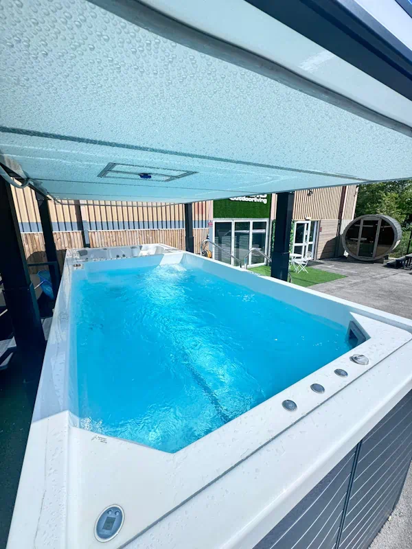 Sunbeach Spas Hot Tubs R10 Insulated