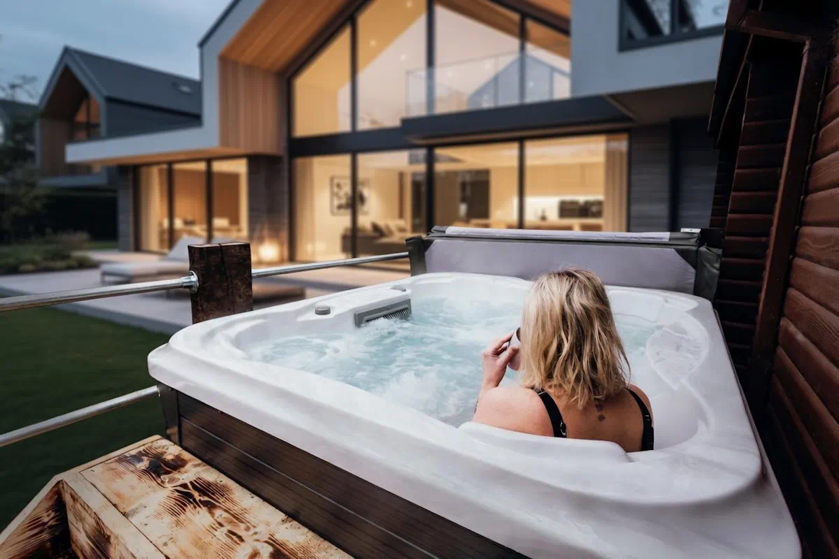 Sunbeach Spas Hot Tubs R10 Insulated
